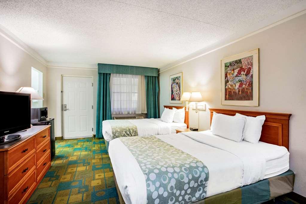 Baymont By Wyndham Abilene Hotel Room photo
